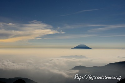 北岳から望む雲海と富士山