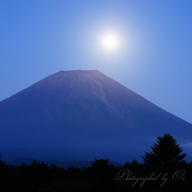 薄暮の夏富士と対峙する。  ― 静岡県富士宮市 2013年9月