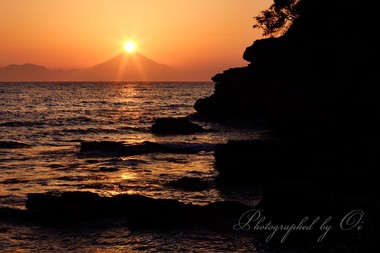 ＜3月＞ 三浦半島から相模湾越しのダイヤモンド富士を望む。  ― 神奈川県三浦市