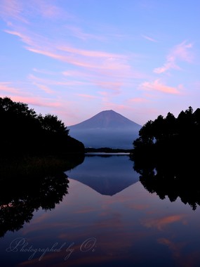 穏やかな水面に夕焼けのアートを。  ― 静岡県富士宮市・田貫湖 2013年9月