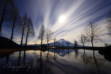 ＜月雲に遊ぶ＞ この夜は誰もカメラを出していなかった。  ― 静岡県富士宮市 2015年3月