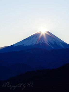冬至の頃にちょうどダイヤモンド富士が見られる。  ― 山梨県南巨摩郡富士川町 2014年12月
