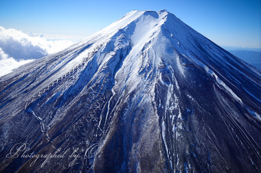 これぞ富士山の顔と言えよう。  ― 山梨県上空 2015年12月