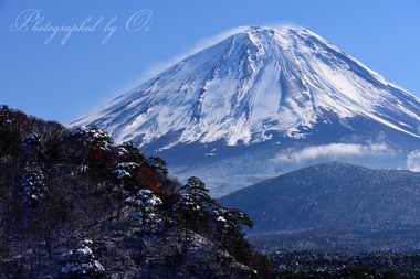 11月の大雪。午後の富士山は凛としていた。  ― 山梨県南都留郡富士河口湖町・精進湖 2016年11月