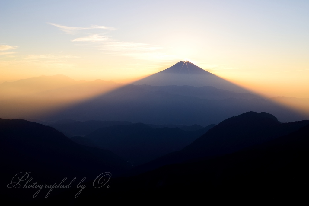 安ԍ峠から望むダイヤモンド富士の写真̌̎光と影を抱いて̏ - 安ԍ奥山地エリア࿸静岡ݼ・山梨ݼ࿹̍