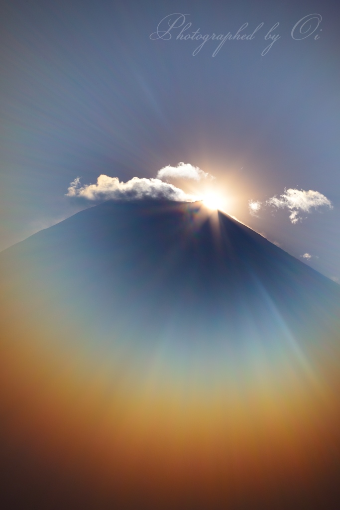 朝霧高原から望むダイヤモンド富士の写真̌̎空の戯れ̏ - 田貫湖・朝霧高原・天子山塊周辺エリア࿸静岡ݼ࿹̍