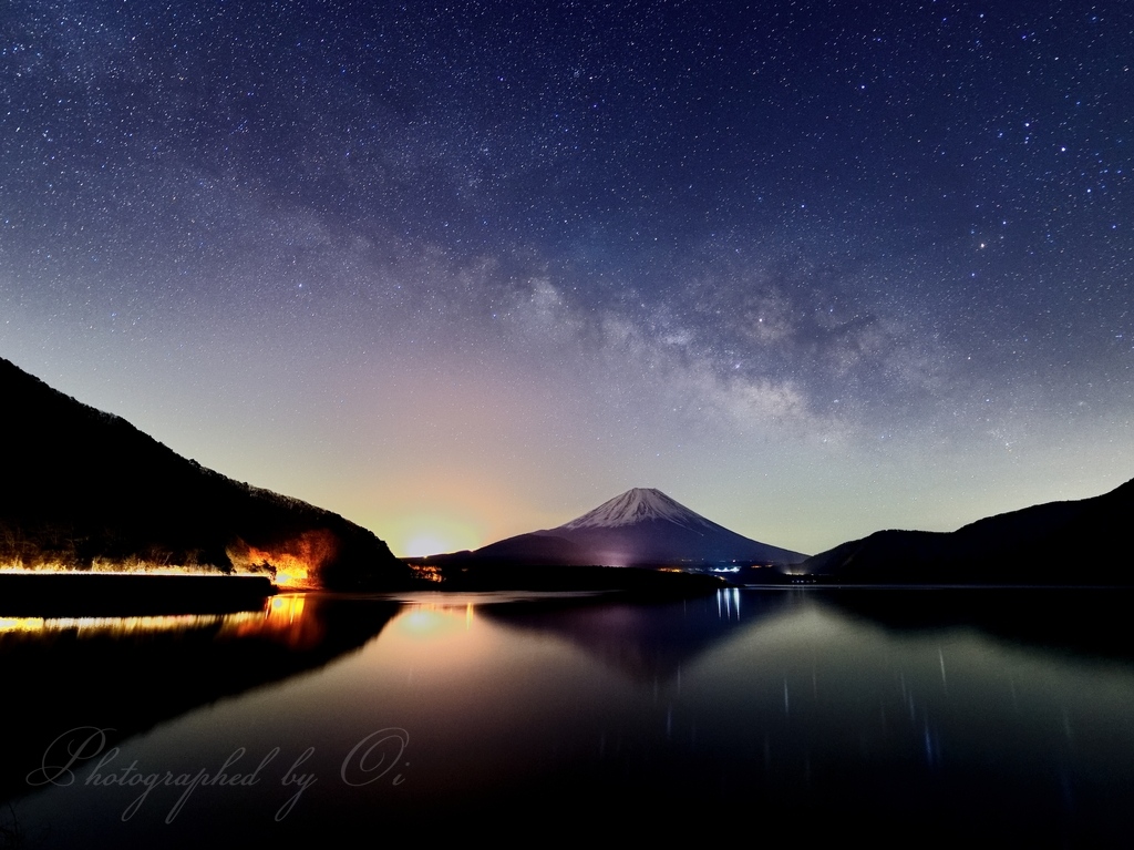 本栖湖から望む天の川と富士山の写真̌̎斜方の奏で̏ - 精進湖・本栖湖・富士五湖西部周辺エリア࿸山梨ݼ࿹̍