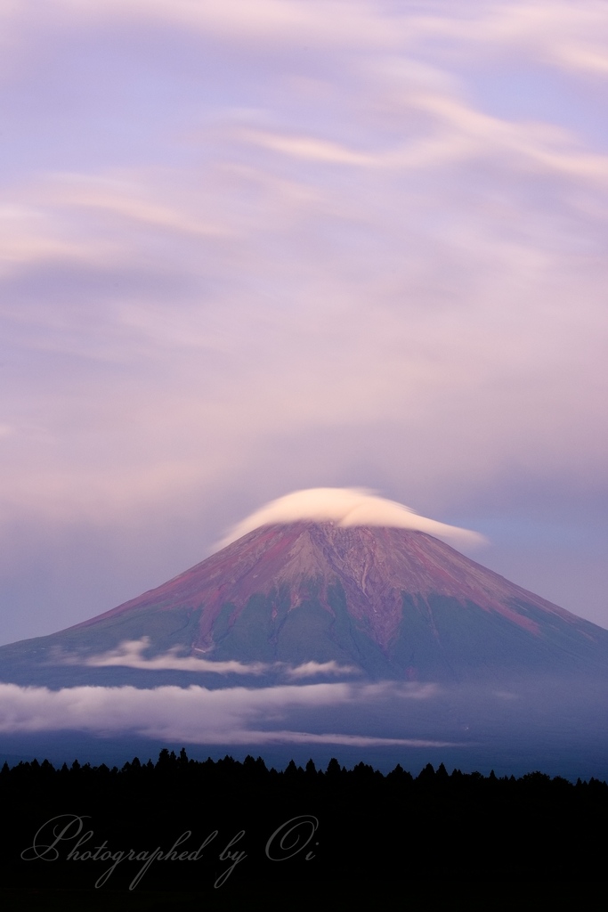 朝霧高原から望む富士山と夕焼けの写真̌̎色めく闇にԵまれて̏ - 田貫湖・朝霧高原・天子山塊周辺エリア࿸静岡ݼ࿹̍