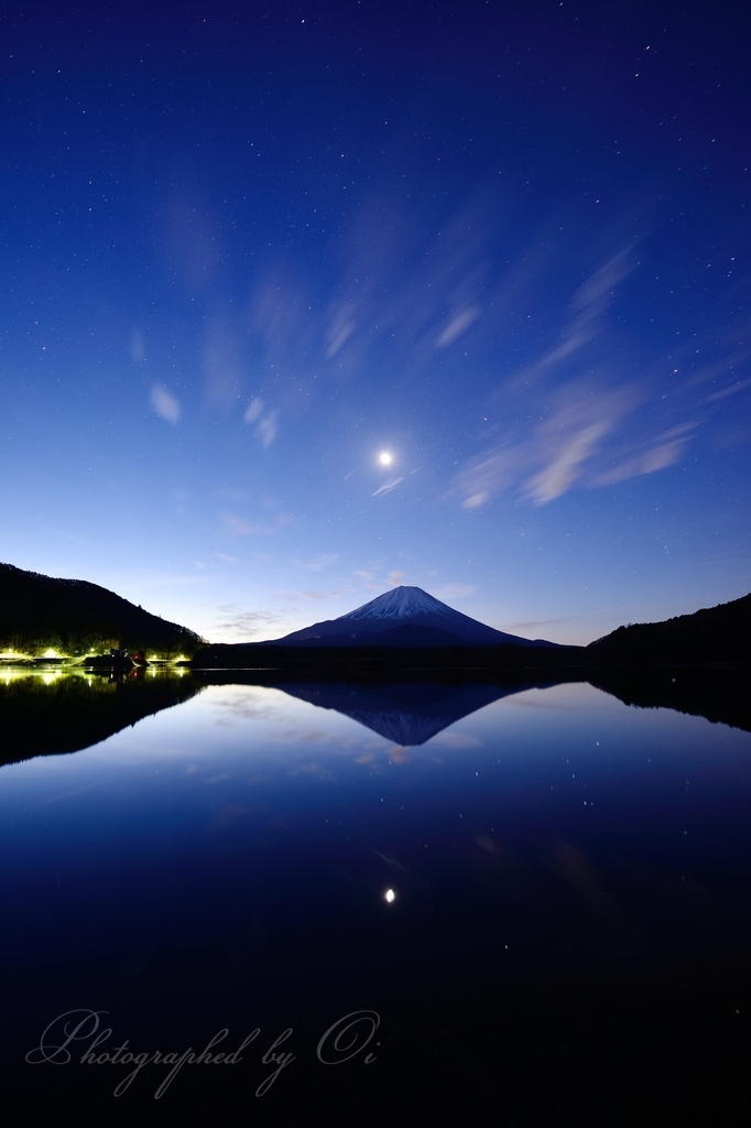 精進湖より望む夜ٮけの富士山とٸの写真̌̎細雲泳げば̏ - 精進湖・本栖湖・富士五湖西部周辺エリア࿸山梨ݼ࿹̍