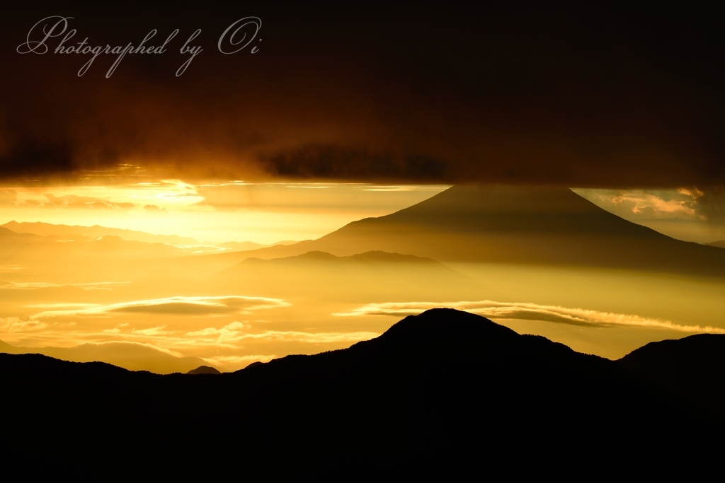 赤石岳から望む黄金の雲海と富士山の写真̌̎狭間は黄金に輝いて̏ - 南アルプス中・南部エリア࿸静岡ݼ・長野ݼ࿹̍