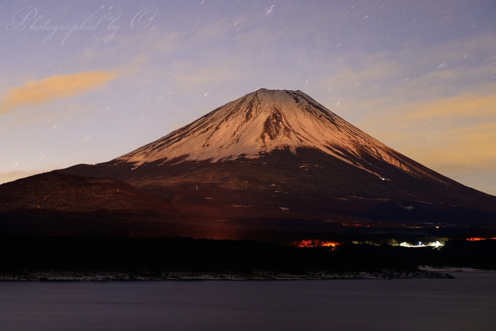 本栖湖のٸ光ߕ富士の写真̌̎ٸ照に輝く̏ - 精進湖・本栖湖・富士五湖西部周辺エリア࿸山梨ݼ࿹̍