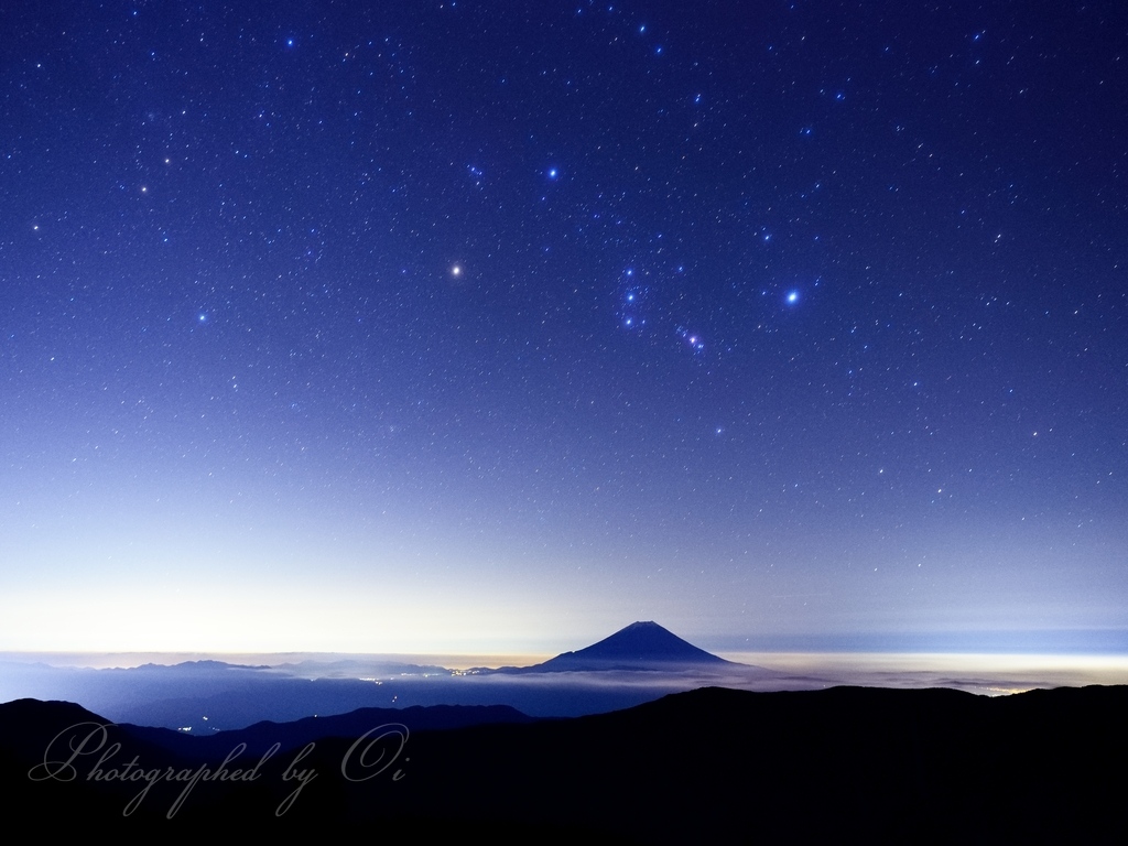 千枚岳(千枚׏屋)から望む富士山と星空の写真̌̎宇宙が其処にある̏ - 南アルプス中・南部エリア࿸静岡ݼ・長野ݼ࿹̍