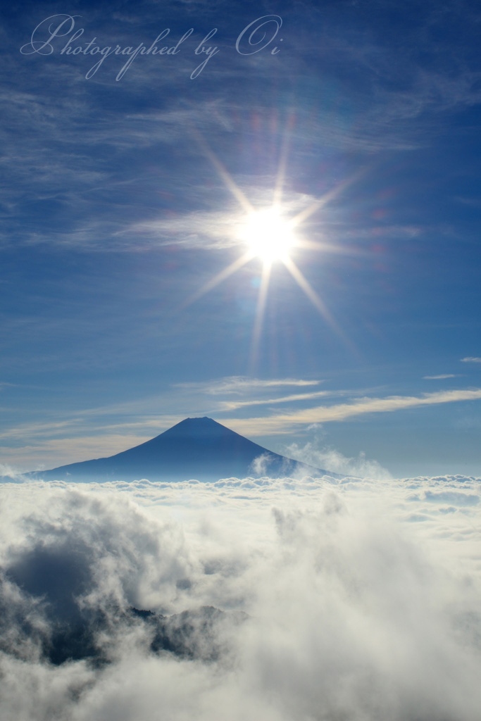 雲海と֟の富士山の写真̌̎֟空に輝く̏ - 安ԍ奥山地エリア࿸静岡ݼ・山梨ݼ࿹̍