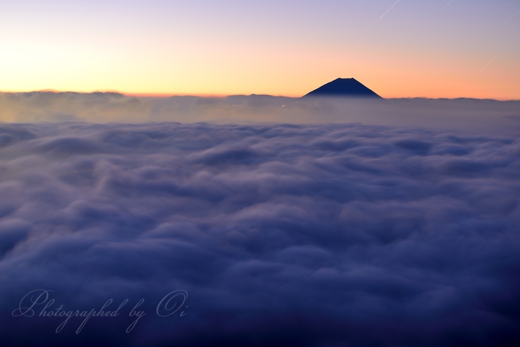 北岳から夜ٮけの富士山と雲海の写真̌̎天空の海̏ - 南アルプス北部エリア࿸山梨ݼ࿹̍