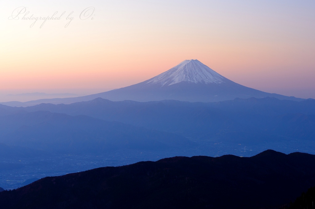 国師ヶ岳からの富士山の写真̌̎柔らかなる目覚め̏ - 奥秩父連山稜線エリア࿸山梨ݼ・長野ݼ࿹̍