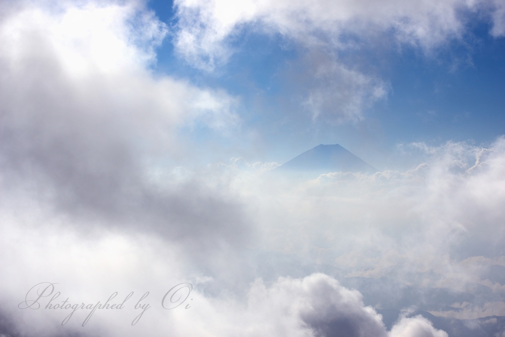 櫛形山の雲海の写真̌̎ԧれ間より迫る̏ - 南アルプス前衛エリア࿸山梨ݼ࿹̍