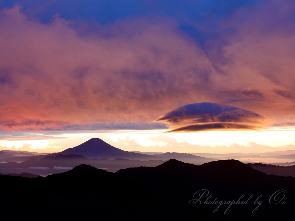 赤石岳から望む富士山とՊるし雲・朝焼けの写真̌̎未知との遭遇̏ - 南アルプス中・南部エリア࿸静岡ݼ・長野ݼ࿹̍