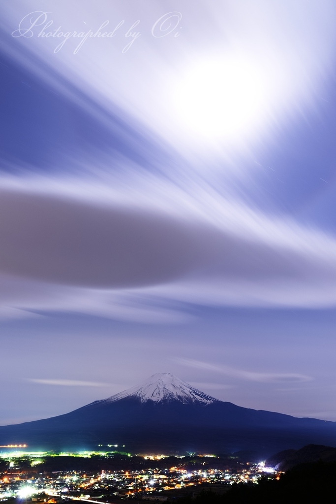 忍野村・高座山より望む富士山と夜景の写真̌̎夜風通り過ぎて̏ - 山中湖・忍野村・梨ヶ原エリア࿸山梨ݼ࿹̍