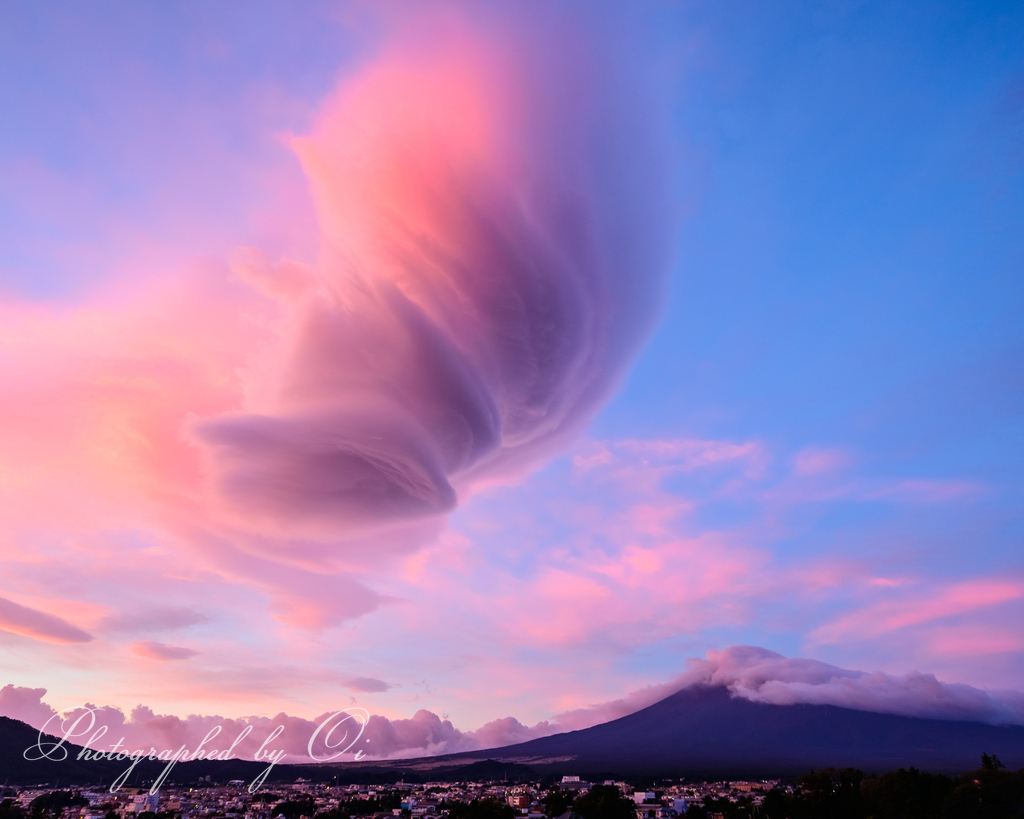 朝焼けでピンク色のՊるし雲と富士山 富士Չ田עよりの写真̌̎PINK SMASH!!!̏ - 富士Չ田ע周辺エリア࿸山梨ݼ࿹̍