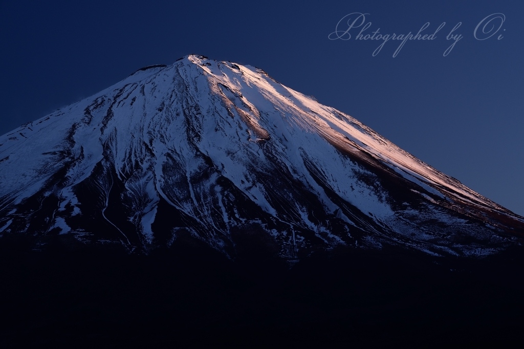 鳴沢村から望む夕暮れのߕ富士の写真̌̎西はߕく̏ - 西湖・鳴沢・御坂山地西部エリア࿸山梨ݼ࿹̍