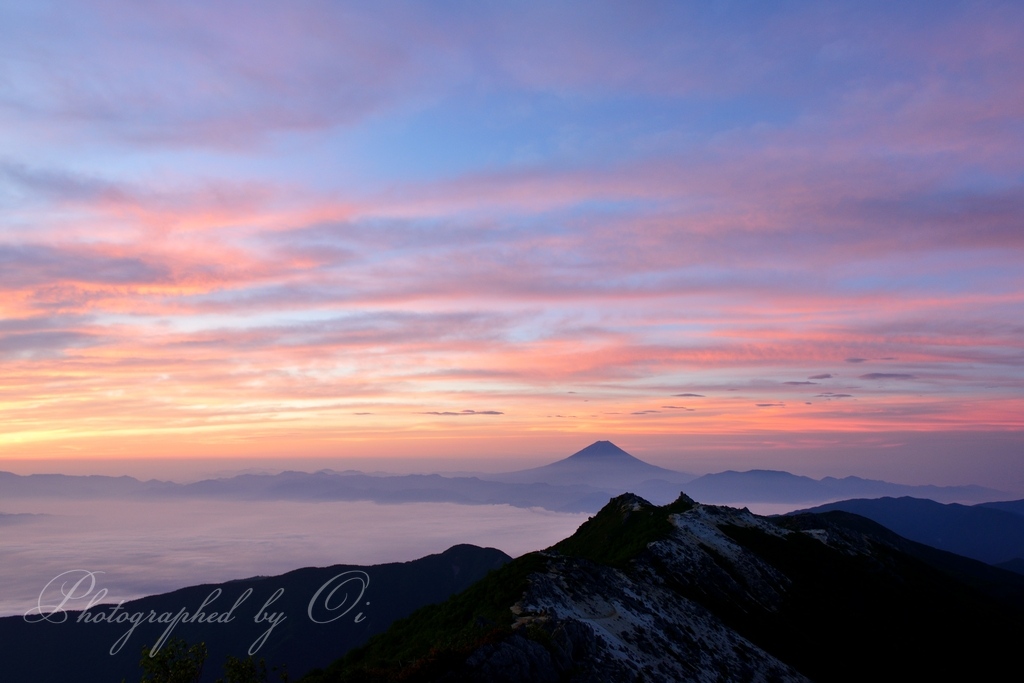 観音岳より望む朝焼けと富士山の写真̌̎֟空焼け渡る̏ - 南アルプス北部エリア࿸山梨ݼ࿹̍
