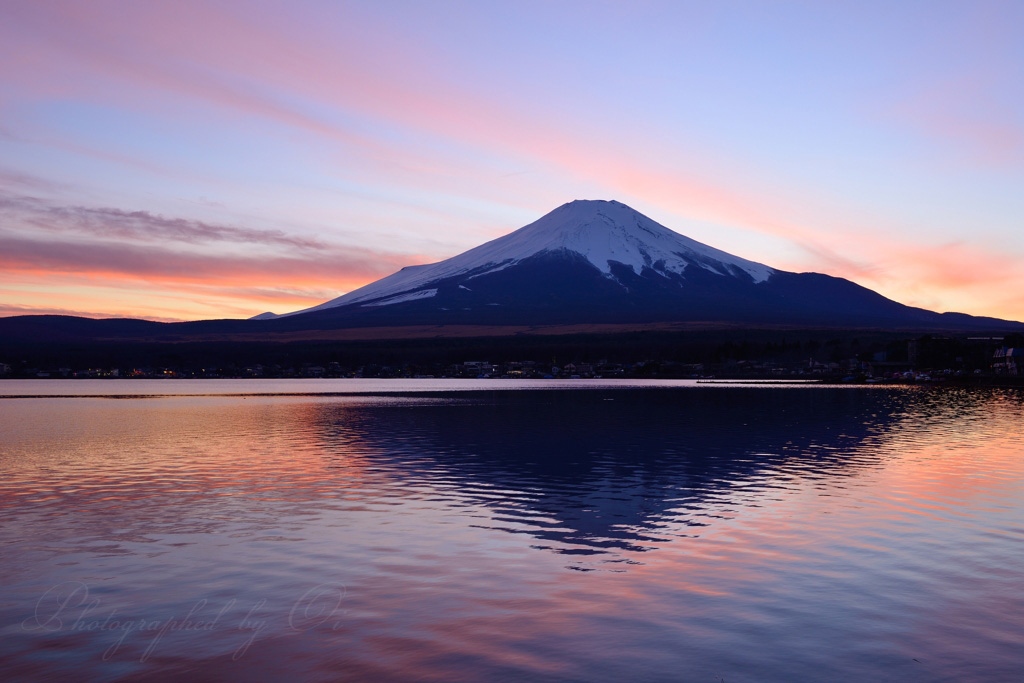 山中湖からの夕焼けと富士山の写真̌̎色づきの背中̏ - 山中湖・忍野村・梨ヶ原エリア࿸山梨ݼ࿹̍