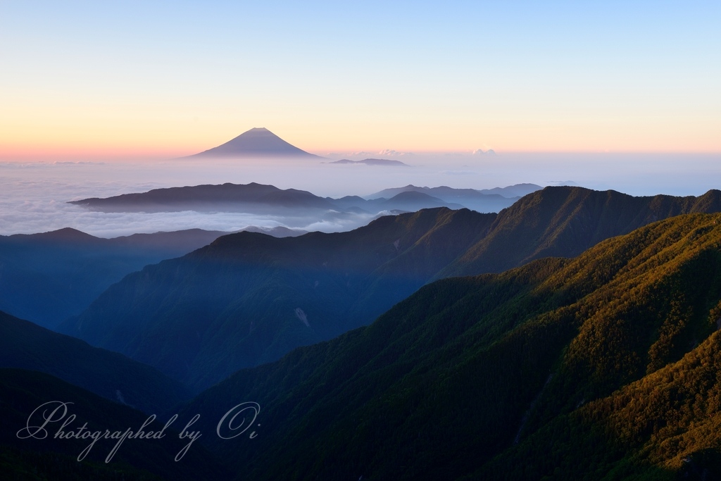 北岳から望む富士山の写真̌̎山並み照らす̏ - 南アルプス北部エリア࿸山梨ݼ࿹̍