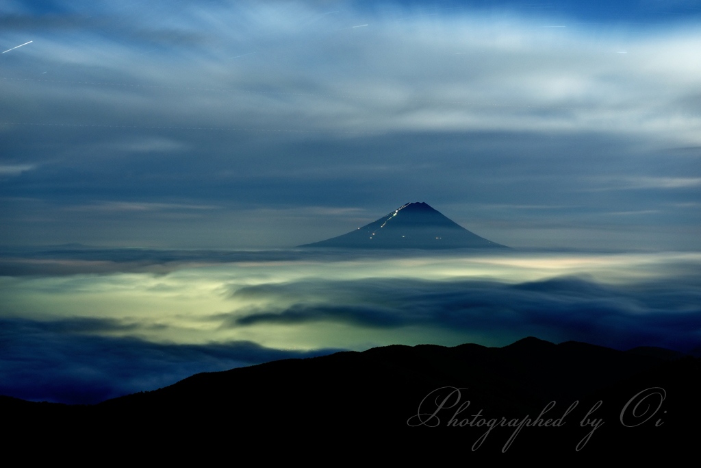 国師ヶ岳の雲海夜景の写真̌̎夜雲の渦̏ - 奥秩父連山稜線エリア࿸山梨ݼ・長野ݼ࿹̍