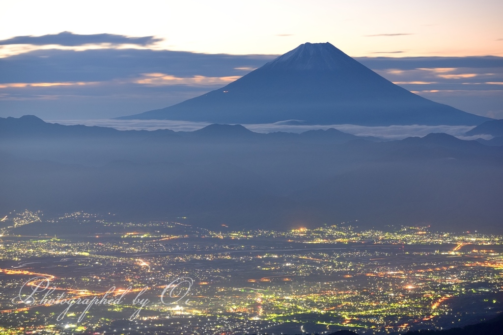 甘利山から夜ٮけの富士山の写真̌̎煌めきの夜ٮけ̏ - 南アルプス前衛エリア࿸山梨ݼ࿹̍
