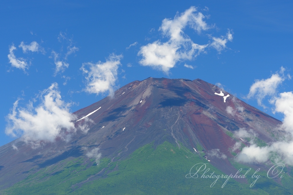 2015年7月14日撮影 山中湖から夏の富士山の写真 『ぽっぽと湧く』