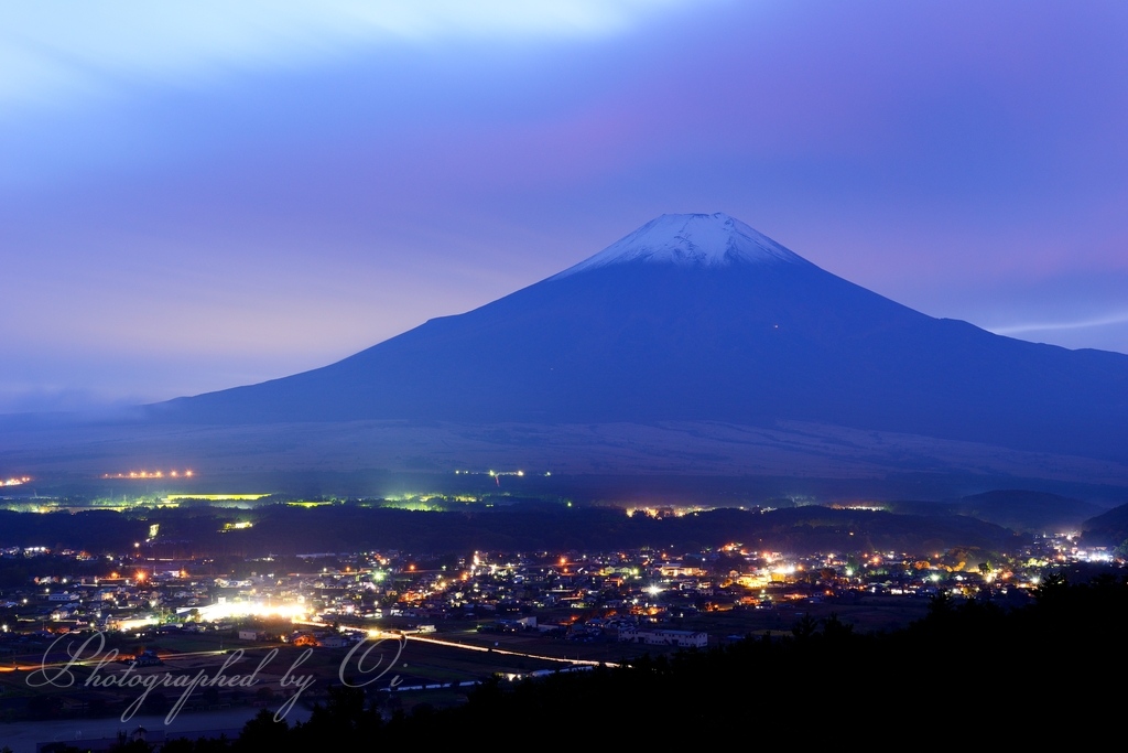 高座山からの夜景と富士山の写真̌̎黄ٯの営み̏ - 山中湖・忍野村・梨ヶ原エリア࿸山梨ݼ࿹̍