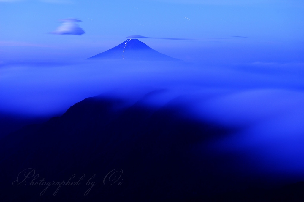 白谷丸の滝雲と富士山の写真̌̎天空の滝̏ - 大ٸע秀麗富嶽十二景・周辺山エリア࿸山梨ݼ࿹̍