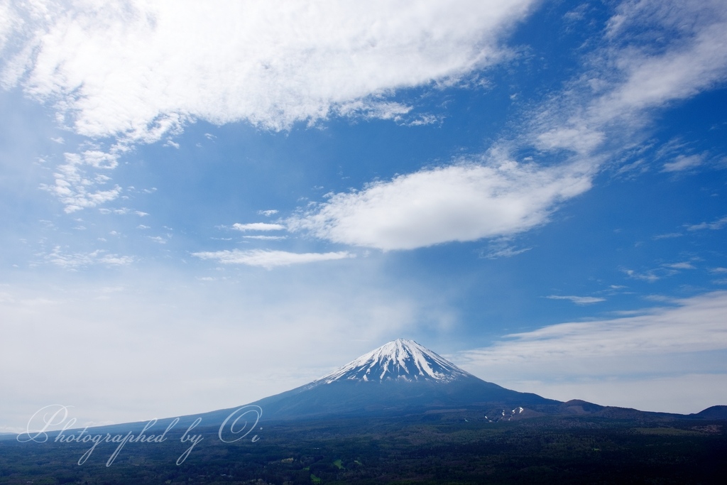 ߕ葉台から望む富士山と雲の写真̌̎賑わう白雲̏ - 西湖・鳴沢・御坂山地西部エリア࿸山梨ݼ࿹̍