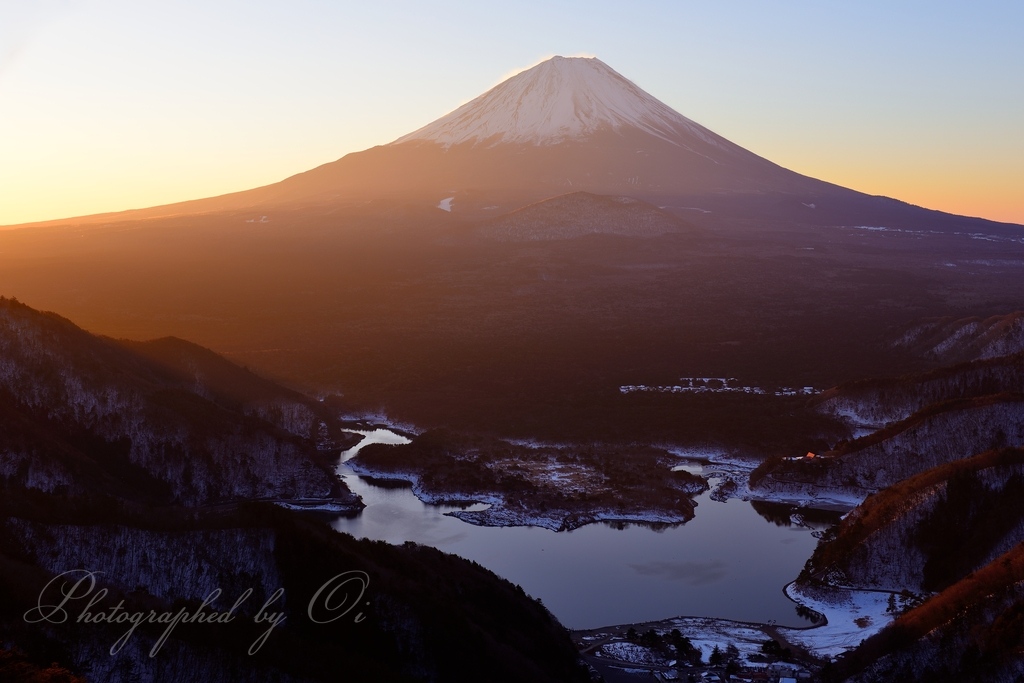 精進峠から見る富士山と精進湖の写真̌̎夜ٮけを見ӫろして̏ - 精進湖・本栖湖・富士五湖西部周辺エリア࿸山梨ݼ࿹̍