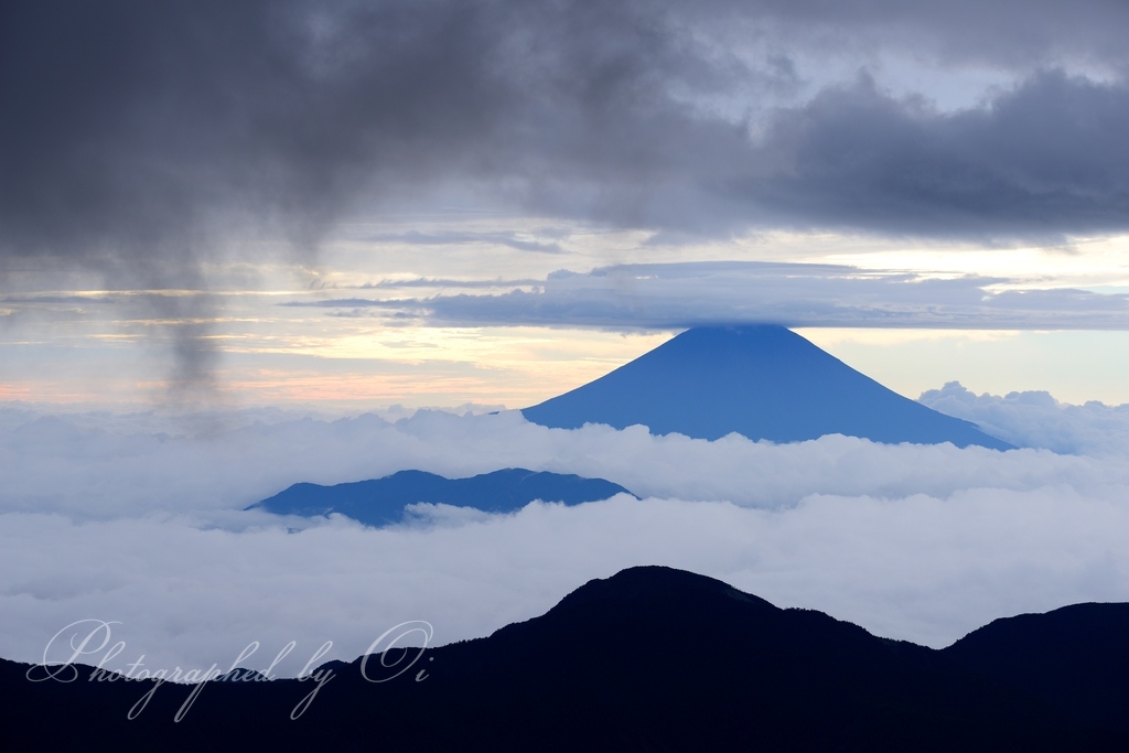 赤石岳から望む富士山の写真̌̎暗黒のカーテン̏ - 南アルプス中・南部エリア࿸静岡ݼ・長野ݼ࿹̍