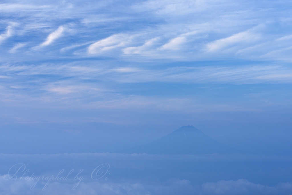 国師ヶ岳の雲海の写真̌̎高雲が描く̏ - 奥秩父連山稜線エリア࿸山梨ݼ・長野ݼ࿹̍