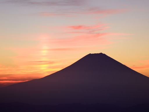 サンピラー（太陽柱）と富士山の写真