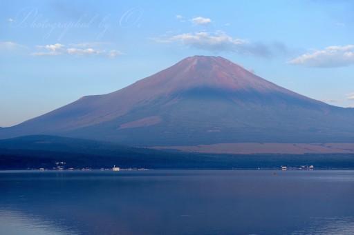 山中湖の赤富士の写真