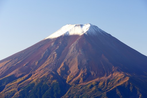 三ッ峠山から望む初冠雪の富士山の写真