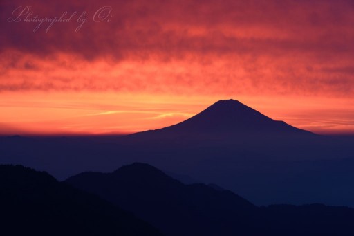 蕎麦粒山からの朝焼けと富士山の写真