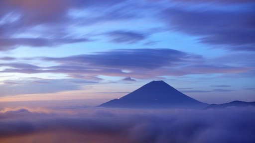櫛形山・池の茶屋林道から望む雲海と富士山の写真