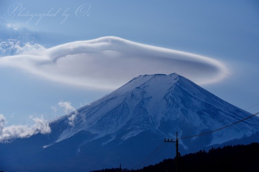 笠雲の富士山の写真