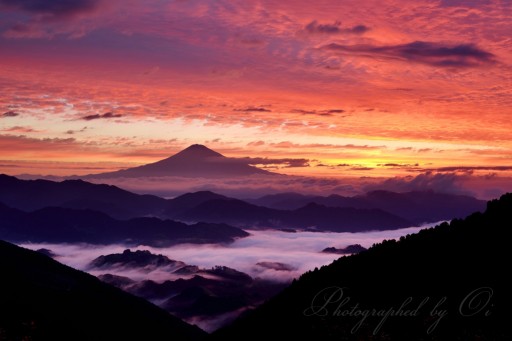 清水吉原の雲海と朝焼けの写真
