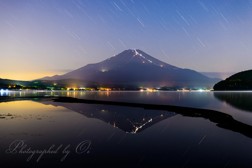 山中湖より望む夏の富士山の写真