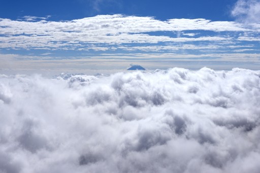北岳から望む雲海と富士山の写真