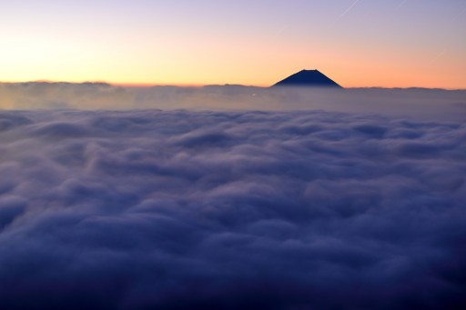 北岳から夜明けの富士山と雲海の写真
