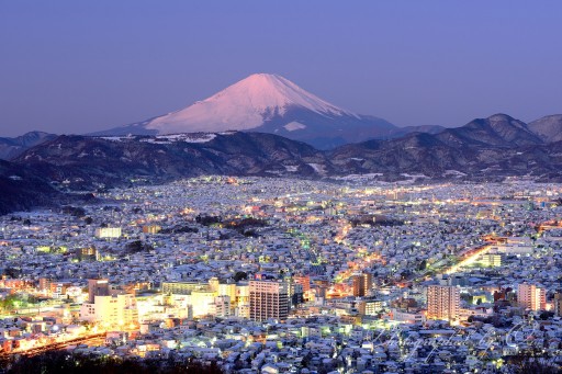 弘法山公園の雪景色と富士山の写真