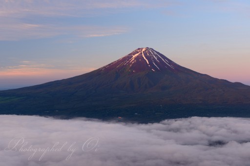 雲海と赤富士の写真