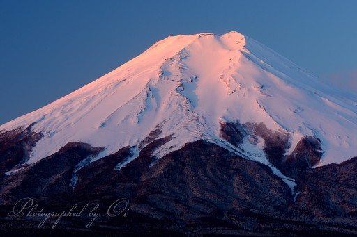 富士吉田市・農村公園から望む冬の富士山の写真