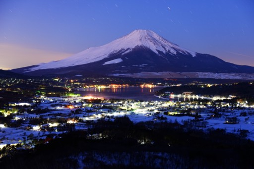 高指山から望む夜明けの富士山の写真